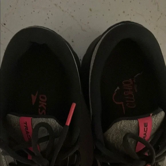 Brooks Gray and Pink Athletic Shoes for Performance - Picture 4 of 4